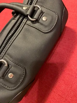 Borse Lacoste, una nera piccola e una blu grande