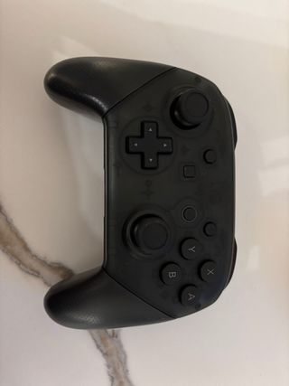 Nintendo Switch (4 Joy-Con) y mando PRO