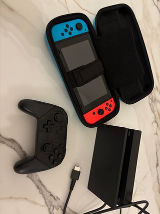 Nintendo Switch (4 Joy-Con) y mando PRO