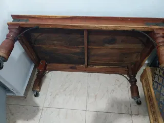 Mesa de madera rústica