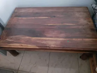 Mesa de madera rústica