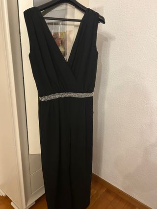 Mono negro fiesta pedrería