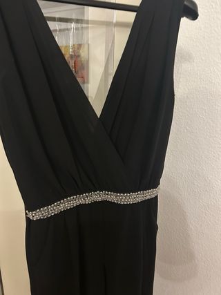 Mono negro fiesta pedrería