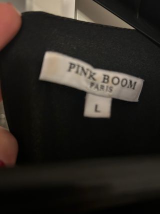 Mono negro fiesta pedrería