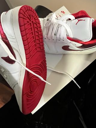 Zapatillas Nike Air Jordan 1 Low Rojas y Blancas