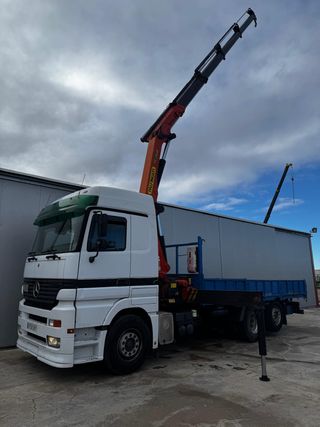 Mercedes Actros 6x2 con Grúa Palfinger 24500