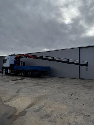 Mercedes Actros 6x2 con Grúa Palfinger 24500