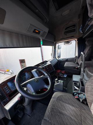 Mercedes Actros 6x2 con Grúa Palfinger 24500