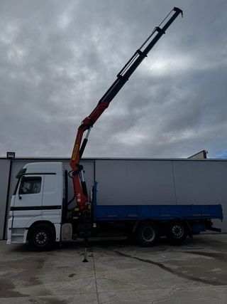 Mercedes Actros 6x2 con Grúa Palfinger 24500