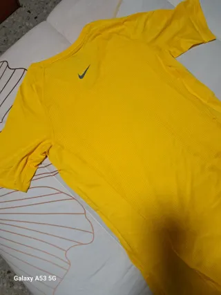 Camiseta Nike Pro Térmica Amarilla