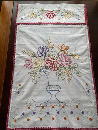 Cortina antigua bordada flores