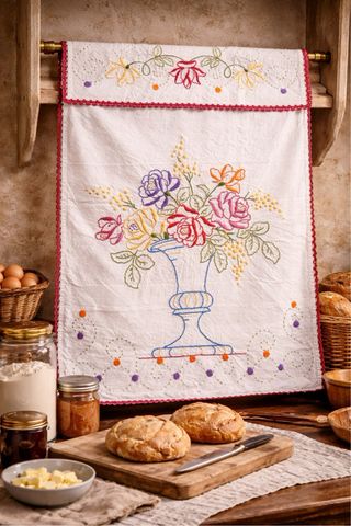 Cortina antigua bordada flores