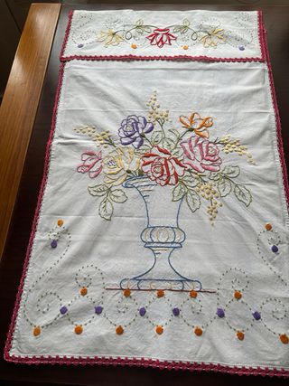 Cortina antigua bordada flores