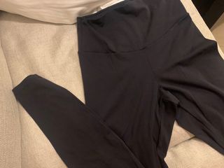 Conjunto deportivo Oysho negro y blanco