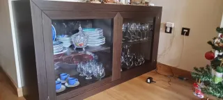 Vitrina de madera y cristal