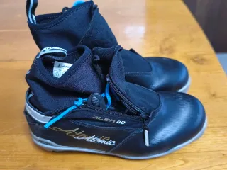 Set sci da fondo, bastoncini e scarponi