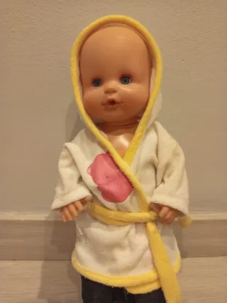 Bebe Nenuco con conjunto de ropa