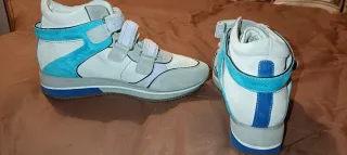 Zapatillas cuña gris, lila y turquesa