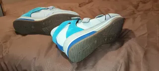 Zapatillas cuña gris, lila y turquesa