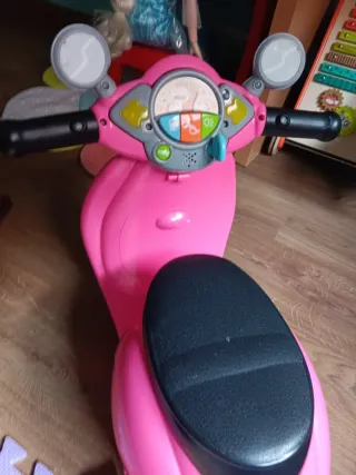 Lote de juguetes: piano, moto, peluche y más