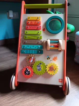 Lote de juguetes: piano, moto, peluche y más