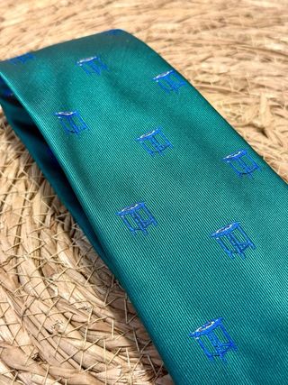 Corbata Verde con Diseño Mesa de Feria