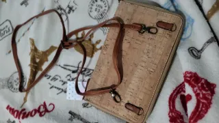 Bolso de corcho con estampado floral