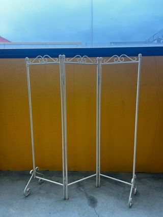 Estanterías de baño en forja artística y biombo