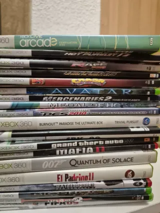 Xbox 360 Negra con Mando y Juegos