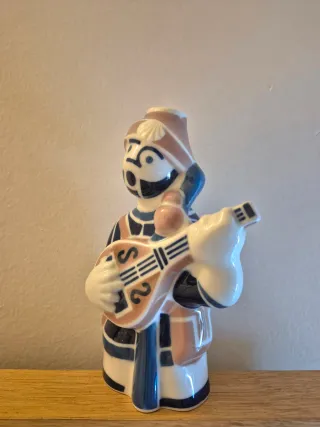 Sargadelos Guitarreiro. Os Trobeiros n.8