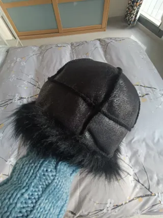 Gorro de pelo negro