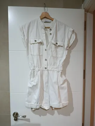 Mono Zara blanco corto