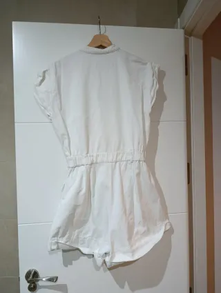 Mono Zara blanco corto