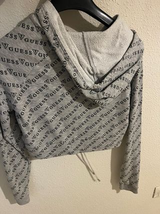Sudadera corta Guess verdadera  gris talla XS