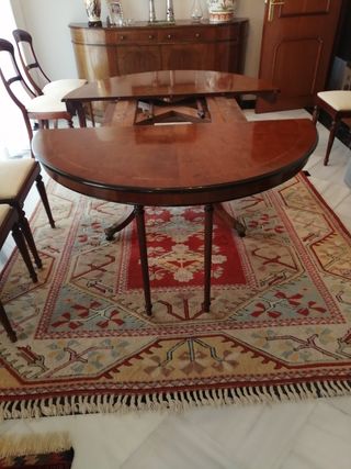 Mesa comedor de madera redonda u ovalada de Acanto