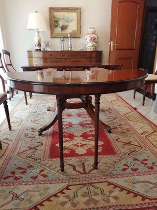 Mesa comedor de madera redonda u ovalada de Acanto