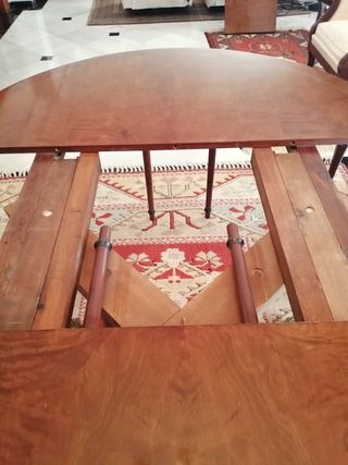 Mesa comedor de madera redonda u ovalada de Acanto