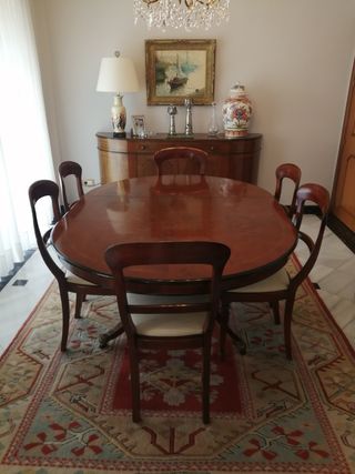 Mesa comedor de madera redonda u ovalada de Acanto