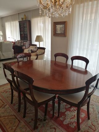 Mesa comedor de madera redonda u ovalada de Acanto