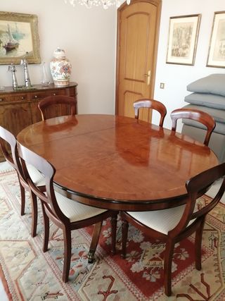 Mesa comedor de madera redonda u ovalada de Acanto