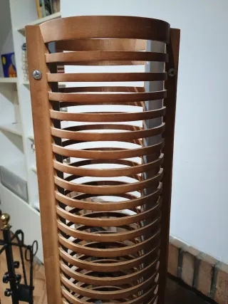 Mueble para CDs de madera y metal