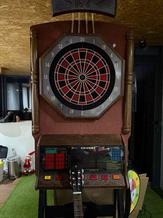 Máquina de dardos electrónica Cricket