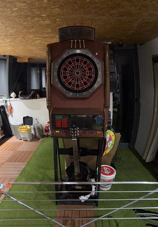 Máquina de dardos electrónica Cricket