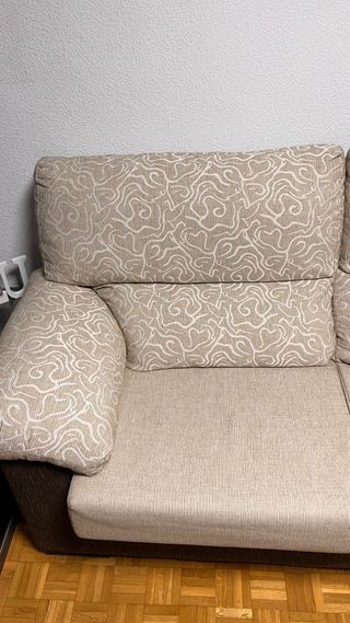 Sofá de 2 plazas. Apenas sin uso.