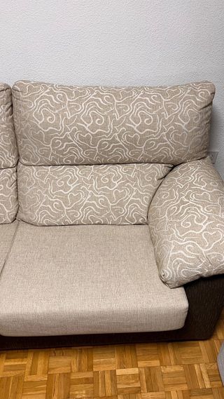 Sofá de 2 plazas. Apenas sin uso.
