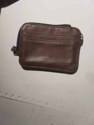 Cartera Tarjetera Marrón con Cremallera y Llavero