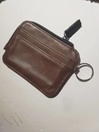 Cartera Tarjetera Marrón con Cremallera y Llavero