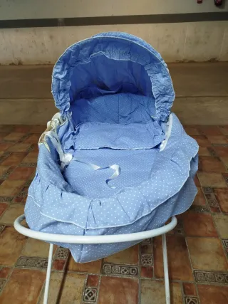 Moisés para bebé azul con capota