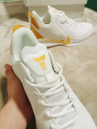 Modelo Kobe Mamba Focus Blanco Dorado