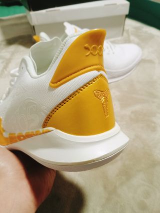 Modelo Kobe Mamba Focus Blanco Dorado